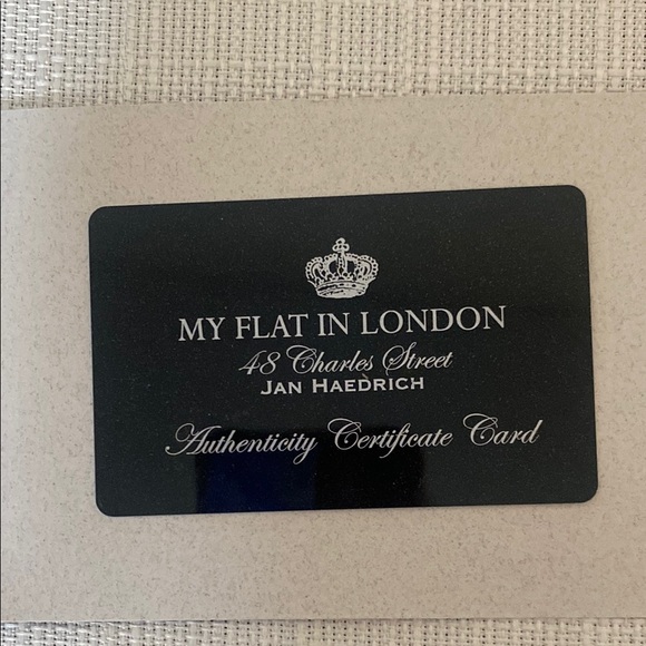 Black Quilted Chain Shoulder Bag - Picture 3 of 10